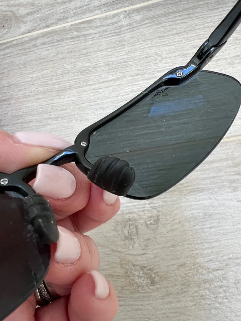 Maui Jim Sport Sunglasses with Brown Hard Case - Picture 7 of 8